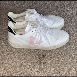 Veja Women’s 11 (Euro 42) Sneakers EUC Worn maybe 3 times